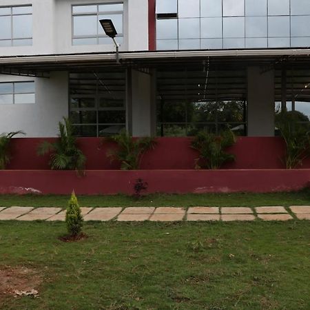 Paraiso Gardens Hotel Wote Exterior photo