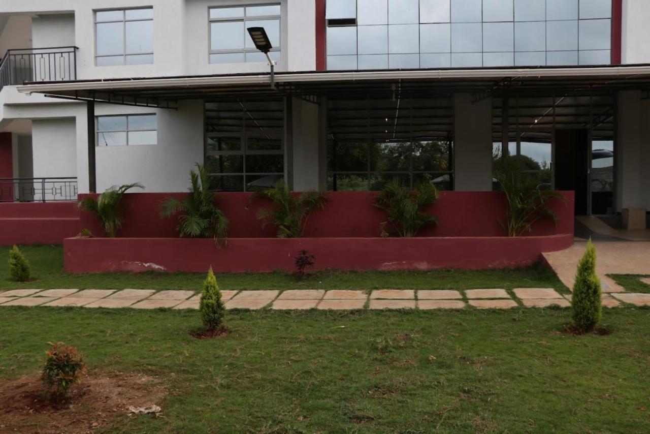 Paraiso Gardens Hotel Wote Exterior photo